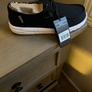Hey Dudes black odyssey size 8